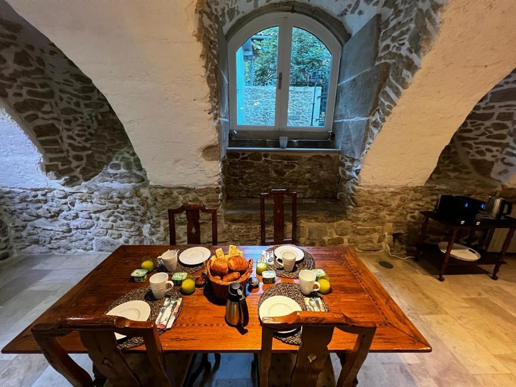 Sci Les Remparts De Mirepoix Panzió Mirepoix  Kültér fotó